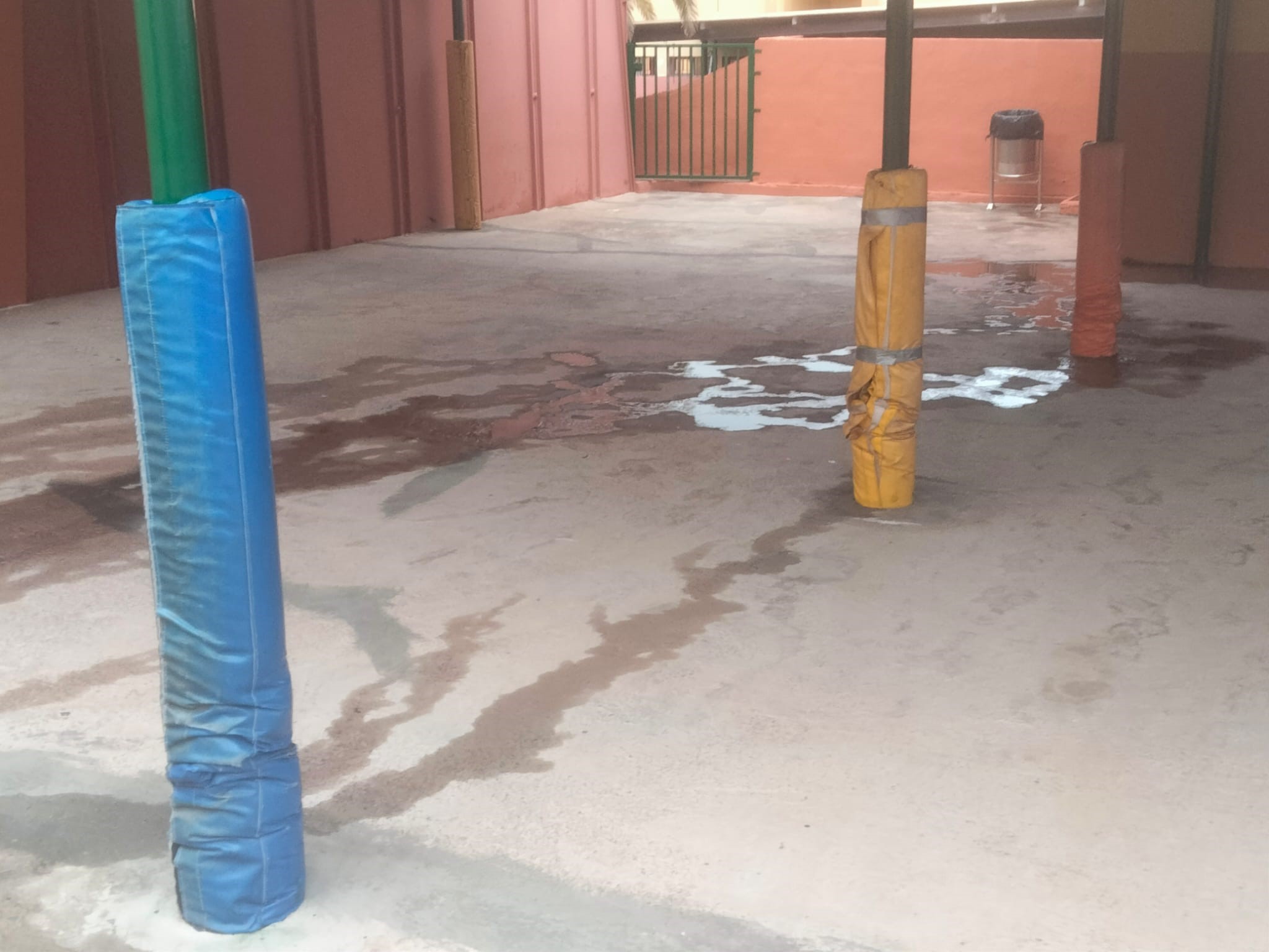 Protection de poteau en mousse de polyuréthane ecole
